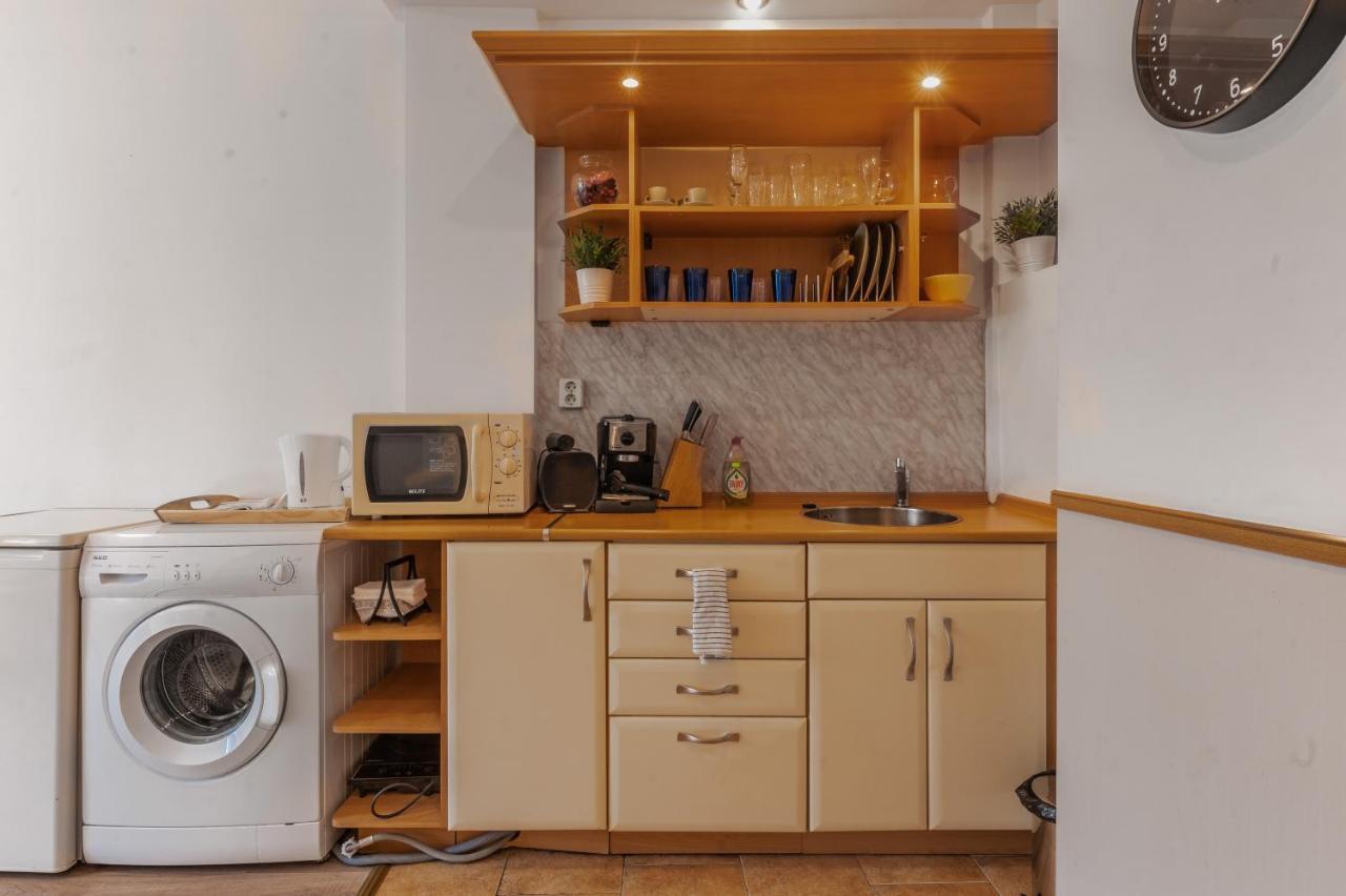 Charming Studio On Vitosha Street By Flat Mаnager โซเฟีย ภายนอก รูปภาพ